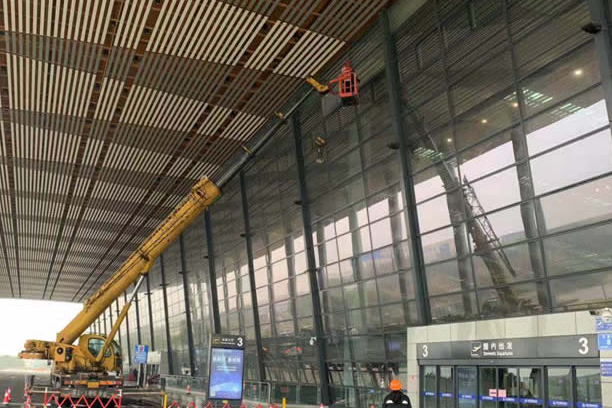 应城玻璃幕墙维护和保养